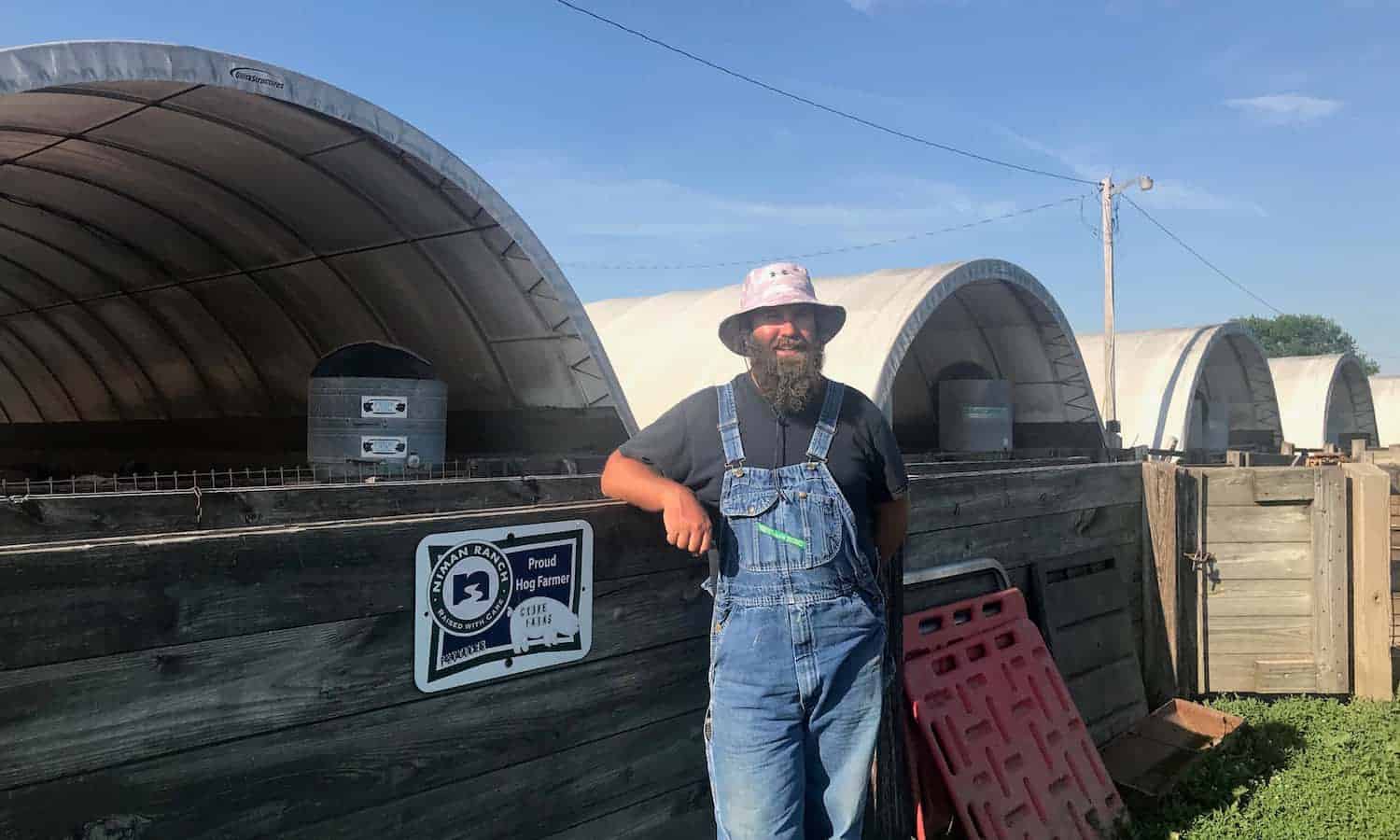 Niman Ranch的农民Adair Crowe拥抱了“旧”和“新技术：新技术”，帮助保持“旧”时尚的农业方法有效且可持续。