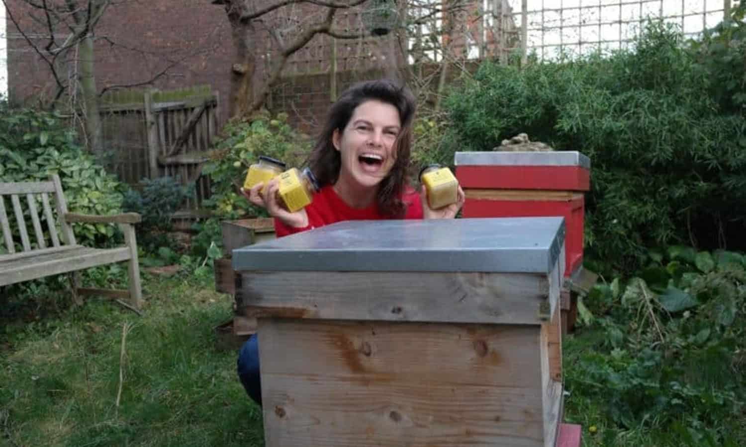 Hive＆Keeper Ltd的创始人Emily Abbott努力增加本地种植的蜂蜜产品，同时努力减少进口产品的数量。