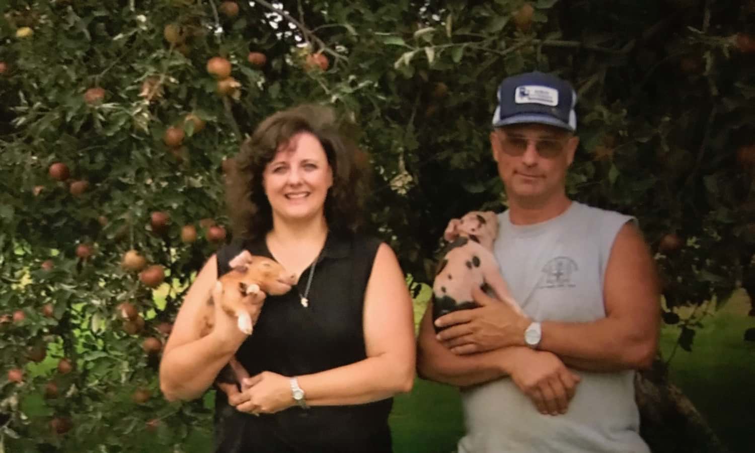 蒂姆和Deleana玫瑰园描述意味着什么保持农场准备下一代的农民:关心土地和动物。