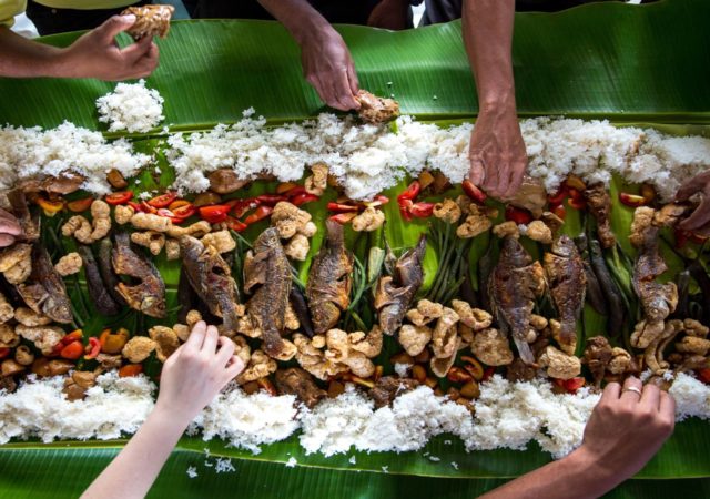 全球化、社会声明,和传统扔掉多达五分之一的食物为每年1000万场婚礼发生在印度。
