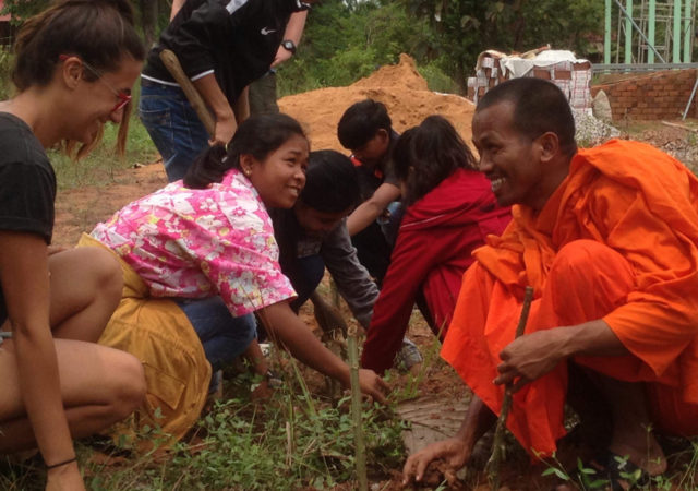 绿芽基金会主要中心是提供实际的职业培训在农业农村青年柬埔寨。