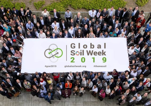 第五届全球土壤星期召集了200多名专家、决策者和公民社会的代表,讨论投资于土地可持续管理的紧迫性。
