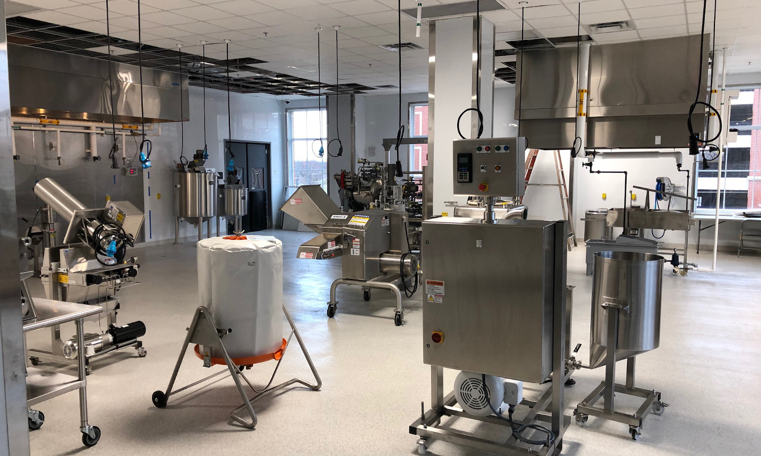 新实验室开放在北卡罗来纳州帮助企业家成长的植物性食品企业通过提供构思、开发和营销服务